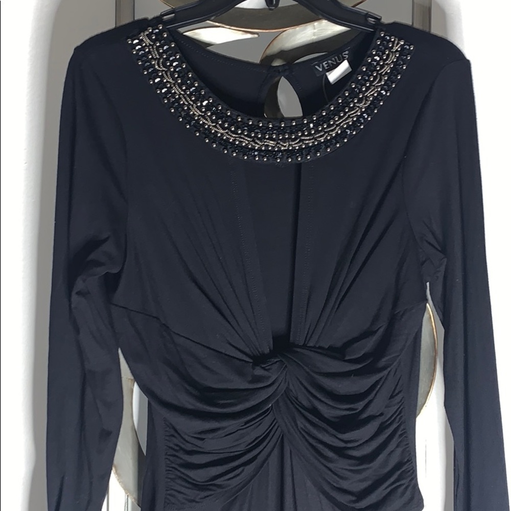 Venus Black keyhole dress